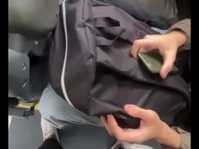 Fiquei de pau duro cara no busão ficou louco querendo pegar