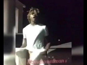 Handsomedevan flashes his dick to everyone in the parking lot