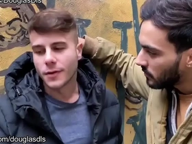 Allen king, douglas smith & thickcut95 follan a pelo en exteriores
