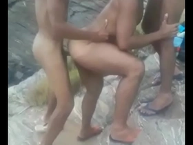 Suruba na praia.