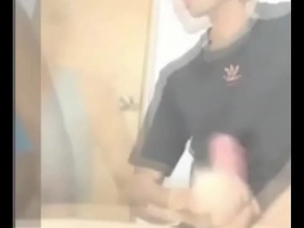 Amigo le come el pollon otra vez a su colega