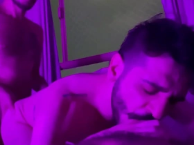 Pimppao fodendo sentauro56 e kinky chaser no pelo